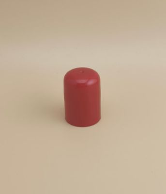 素敵なデザインの赤いプラスチックキャップ、スキンケアボトル用
