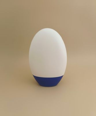 シャンプー用、白い滑らかなプラスチックボトル、青い蓋付き