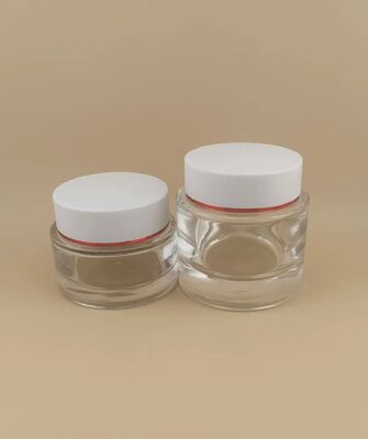透明なボトル 白いカバー 皮膚ケア用 金枠製品