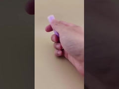 紫色の小さなリップバームパッケージ、リップスティック用クリアリブ付き蓋付き