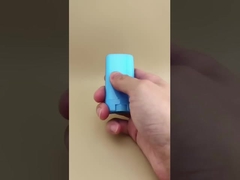 青いフラット スムーズ リップバーム リップスティックのパッケージ