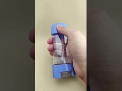 リップスティックの青い蓋付きの透明なスムーズなリップバームパッケージ