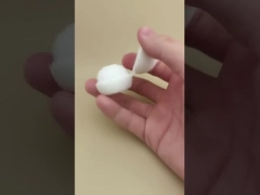 化粧品ボトルの白いプラスチック製の小さな球形蓋