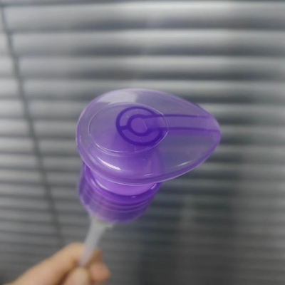 透明な紫色ボディ ローション ポンプは非1.20を- 1.50ml/Tこぼす
