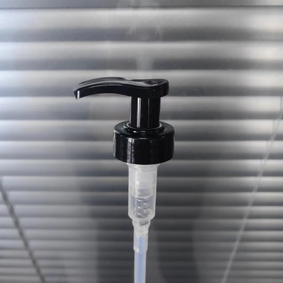 24/400の28/400の黒いPPのPE材料のローション ポンプは1.20を- 1.50ml/T出力した
