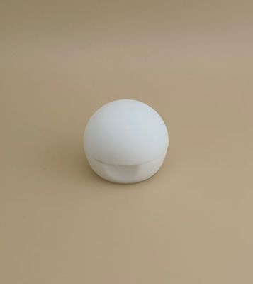 化粧品ボトルの白いプラスチック製小型滑らかなマット球形蓋