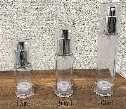 新しいデザインの茶色のポータブルプラスチックエアレスボトルと旅行に便利な白いカバー付き