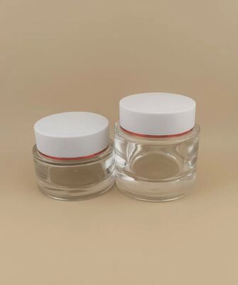 透明なボトル 白いカバー 皮膚ケア用 金枠製品