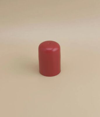 素敵なデザインの赤いプラスチックキャップ、スキンケアボトル用