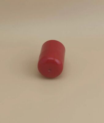 素敵なデザインの赤いプラスチックキャップ、スキンケアボトル用