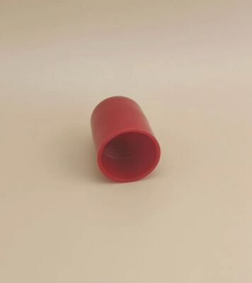 素敵なデザインの赤いプラスチックキャップ、スキンケアボトル用