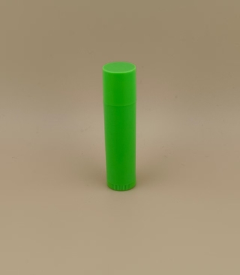リップスティック用のピンク色の蓋付きの小さな滑らかな緑色のリップバームパッケージ