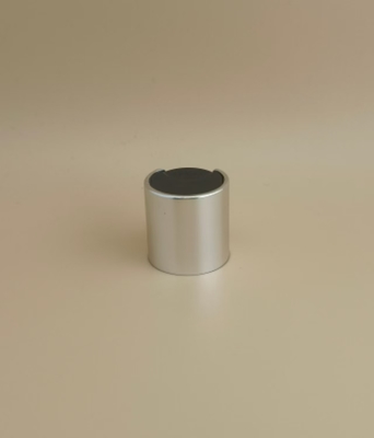 スキンケアボトル用、銀色のアルミプラスチック製丸型滑らかなキャップ、黒いボタン付き