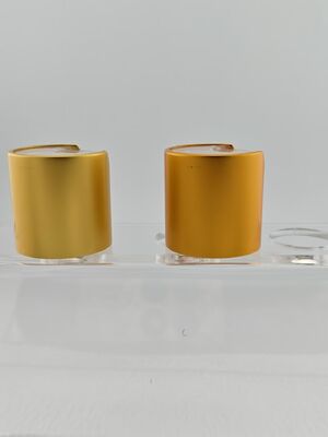 スキンケアボトル用、クリアボタン付きイエローアルミプラスチック製丸型スムーズキャップ